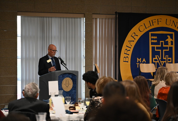 Briar Cliff celebrates students at scholarship dinner