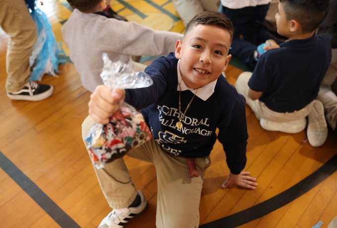 Cathedral Dual Language Academy celebrates las Posadas