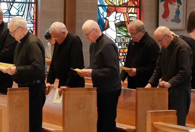 Express gratitude to retired priests through Easter collection