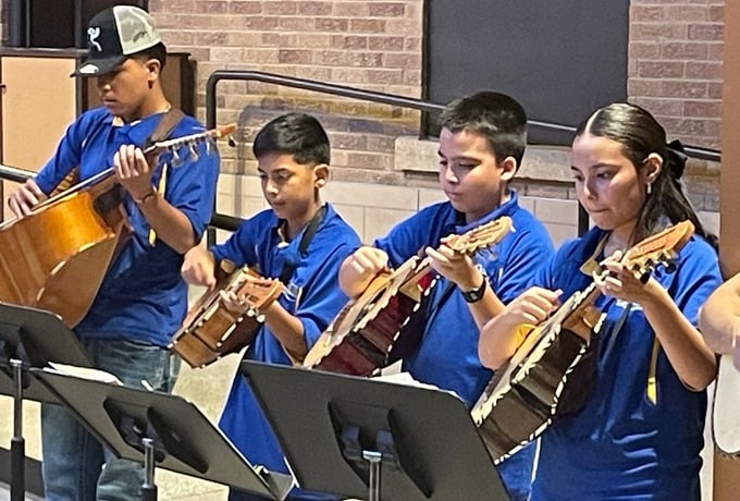 Mariachi Las Cimas unites cultures at Briar Cliff
