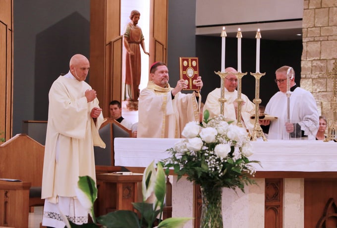 First of three Masses of Welcome held in Fort Dodge