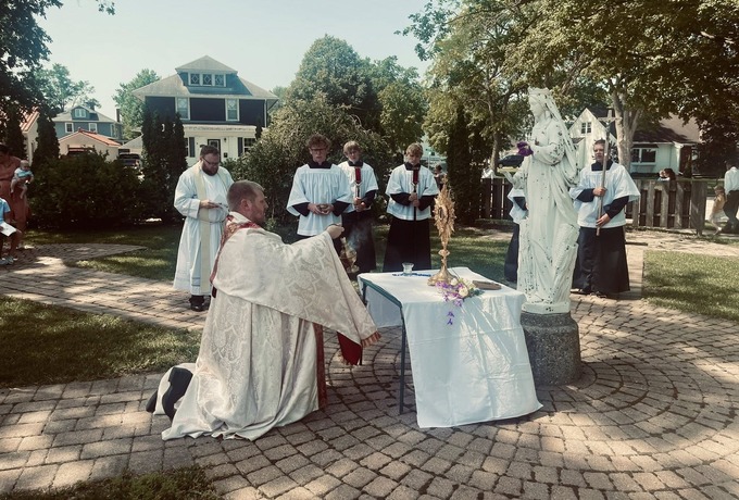 Eucharistic processions mark Feast of the Body and Blood of Christ