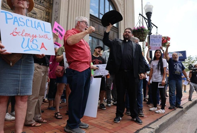Dignity for every person – the church responds/Dignidad para cada persona – la Iglesia responde