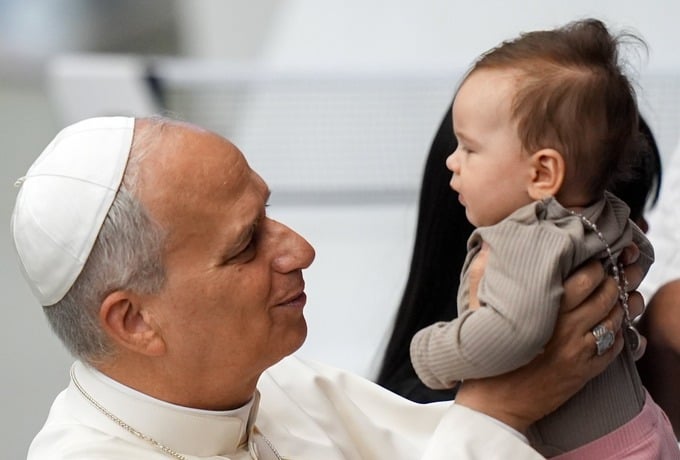 Pope encourages dialogue, advocacy on behalf of unborn children