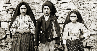 May 13: Our Lady of Fatima / Nuestra Señora de Fátima