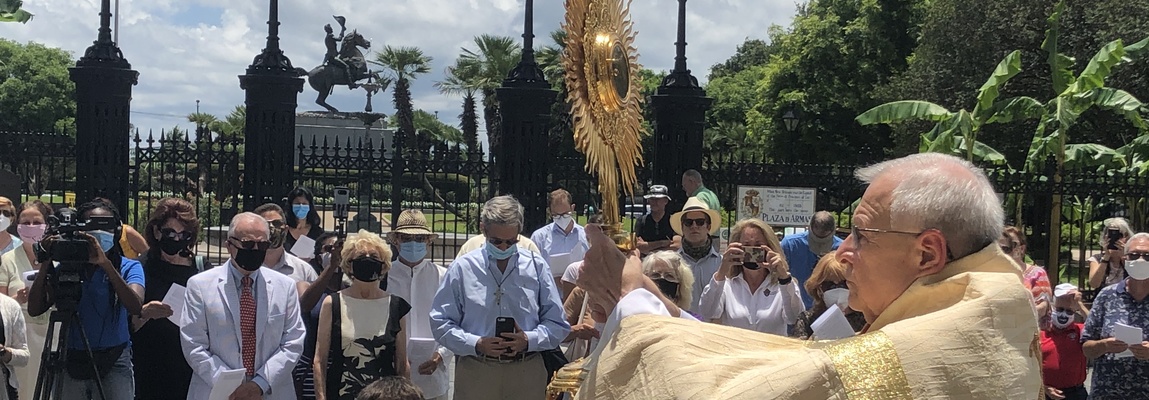 Eucharistic procession offers hope for peace