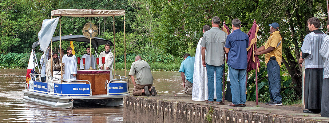 Procession celebrates Assumption, pleas for end of coronavirus