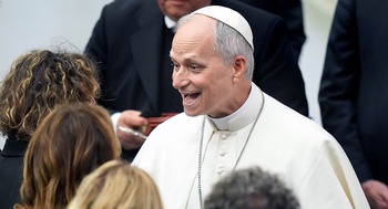 Pope thanks media, urges them to be peacemakers